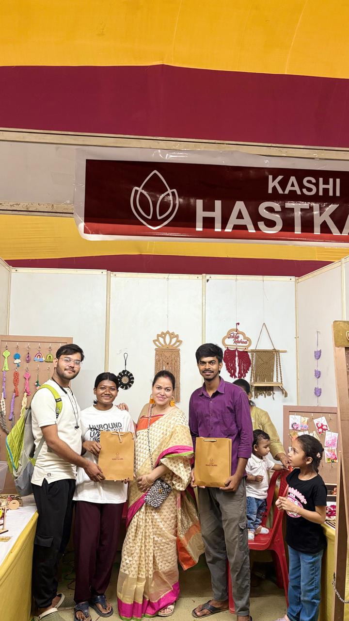 Kashi Hastkari moment 9