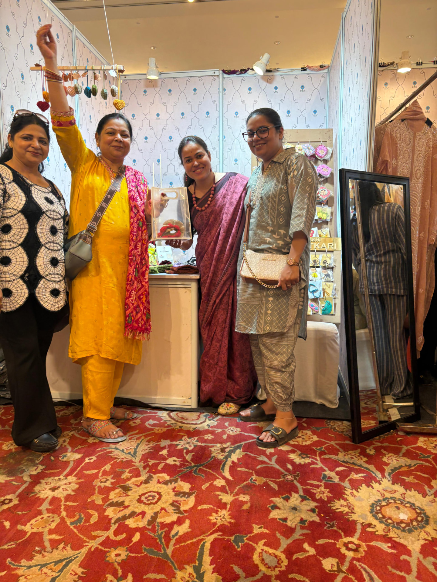 Kashi Hastkari moment 16